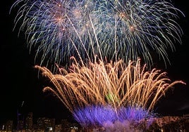 Foto de archivo de un disparo de Pirotecnia del Mediterraneo