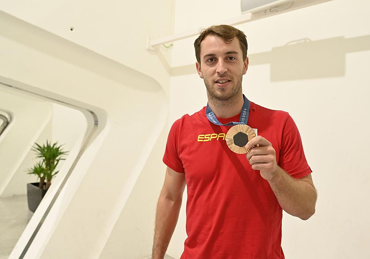 Kauldi Odriozola, a su llegada al aeropuerto de Loiu.