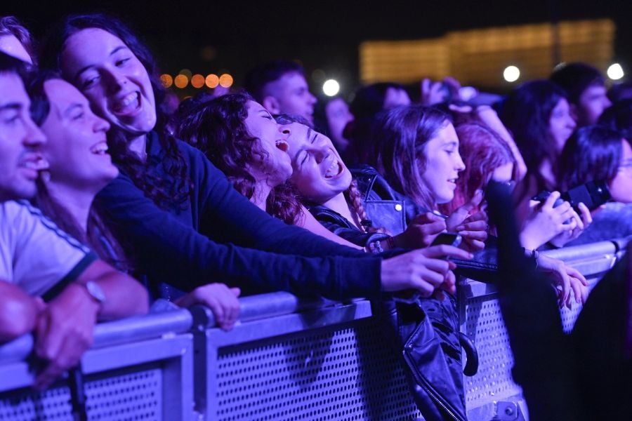 El público y la lluvia abrazan a Nil Moliner