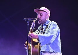 El cantautor catalán se dio un baño de masa en Sagüés.