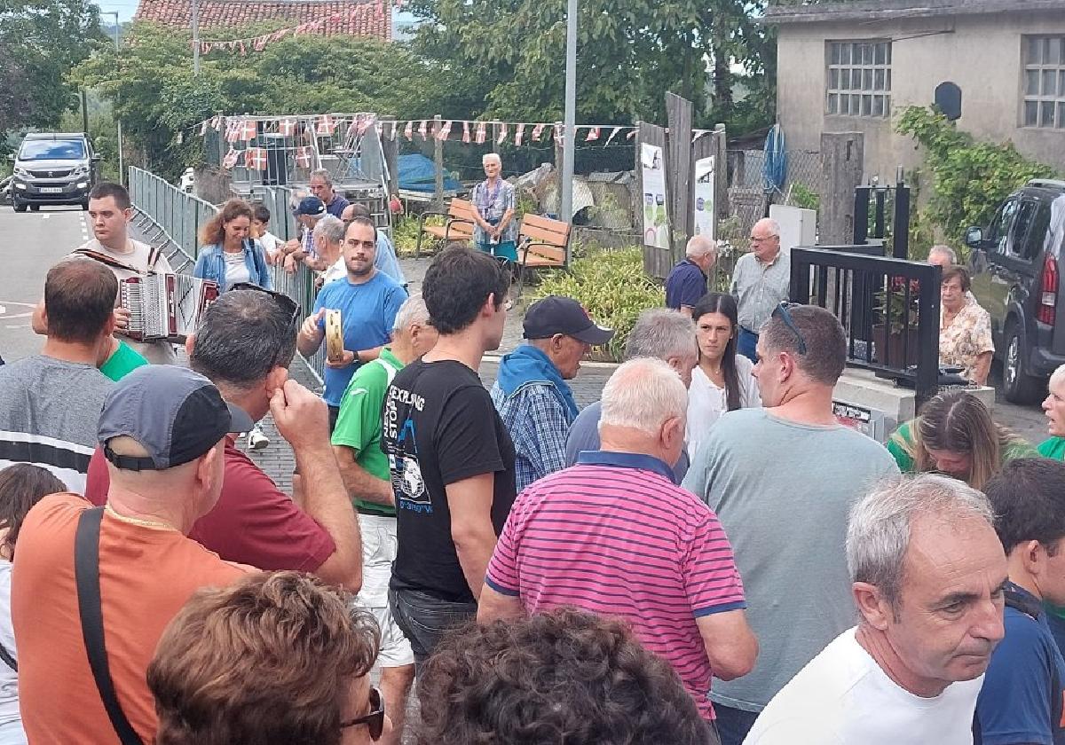 Buen ambiente este jueves en el barrio de Santiagomendi donde se ha celebrado el día de La Virgen con varios actos durante todo el día.