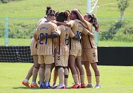 Las jugadoras armeras celebran el tanto de Margherita Monnecchi en el partido de semifinal de la Euskal Herriko Kopa.