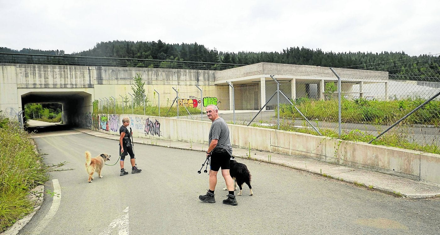 La estación construida en Ezkio-Itsaso está a la espera de conocerse si definitivamente se convertirá en la conexión del TAV clave con el Mediterráneo.