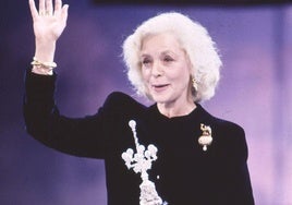 Lauren Bacall, el mito que rompió la leyenda maldita del Premio Donostia