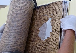 Documento restaurado del escribano Cristóbal de Sugadi.