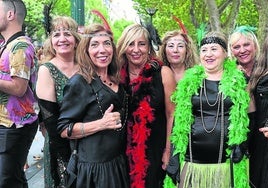 Loli Pérez de la Fuente participa porpor primera vez en el tradicional desfile de Irrikitaldia junto a sus amigas.