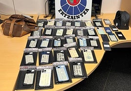 Una imagen de los 36 móviles robados interceptados.