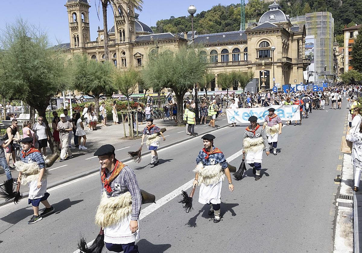 Los portavoces de Sare en rueda de prensa.