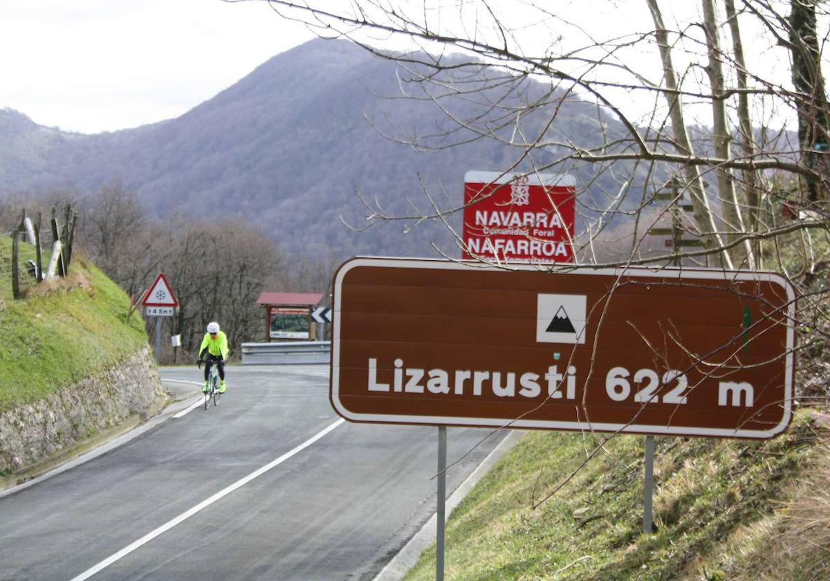 Fallece un trabajador forestal navarro de 61 años tras caerle encima un árbol en Ataun