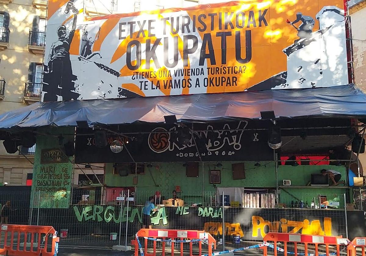 Mensaje de la txosna Kranba Konpartsa en la Semana Grande de Bilbao.