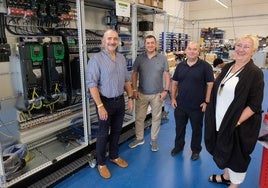 Eugenio Michelena, Félix Egiraun, Juan Jesús Enríquez e Isabel Zuaznabar, en las instalaciones de Euskabea en Andoain.