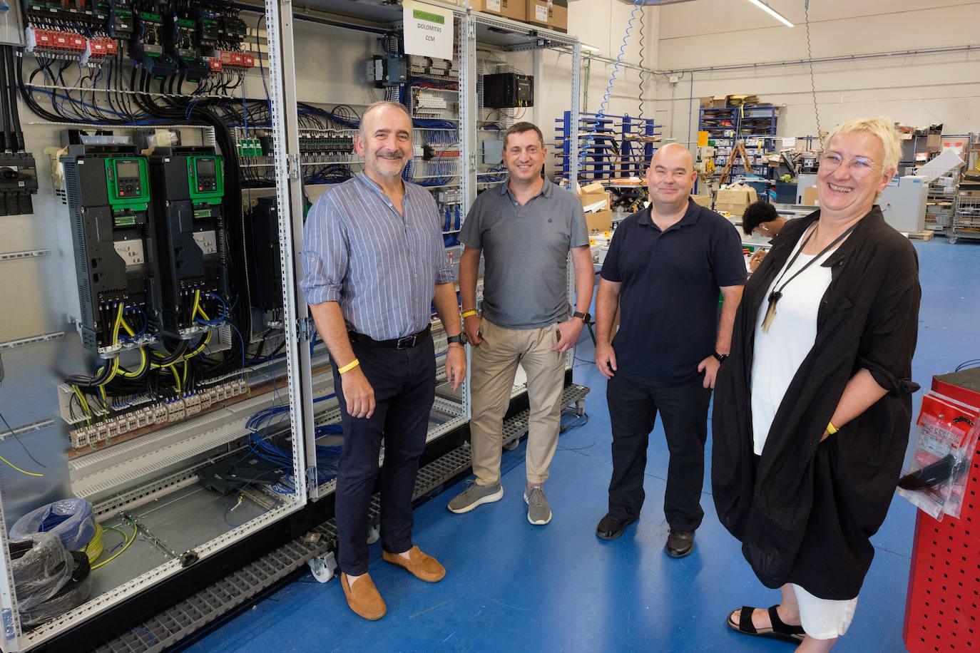 Eugenio Michelena, Félix Egiraun, Juan Jesús Enríquez e Isabel Zuaznabar, en las instalaciones de Euskabea en Andoain.