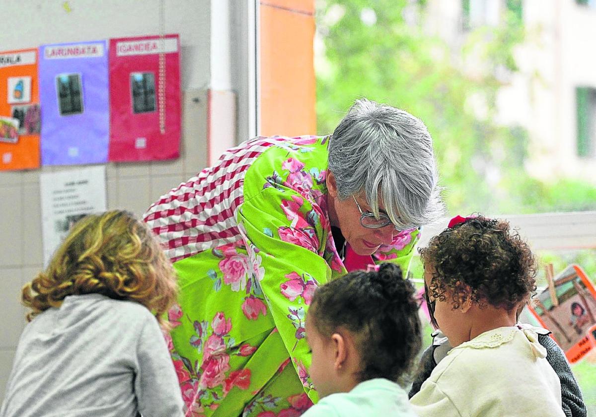 La red pública tiene 25.000 profesores, casi el doble que la concertada con similar alumnado