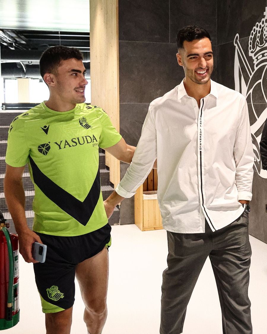 Las imágenes de la despedida de Mikel Merino de sus compañeros