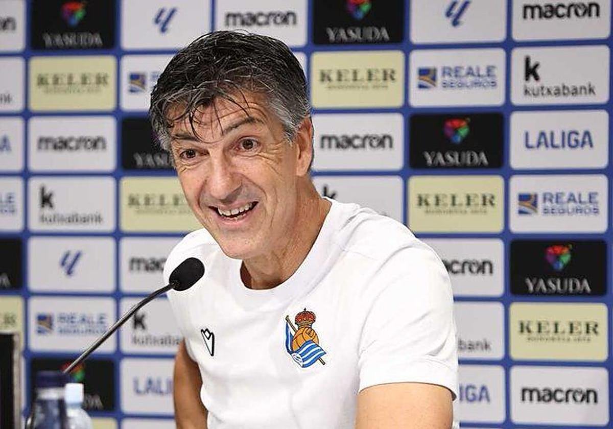 Imanol Alguacil, durante la rueda de prensa de este martes en la sala de prensa de Zubieta.