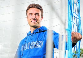 Ander Guevara posa para esta entrevista en la Ciudad Deportiva de Ibaia.