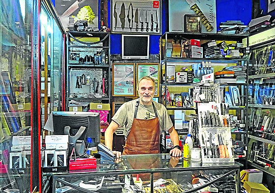 Cuchillería V. Colmenero en la calle Narrika 8.