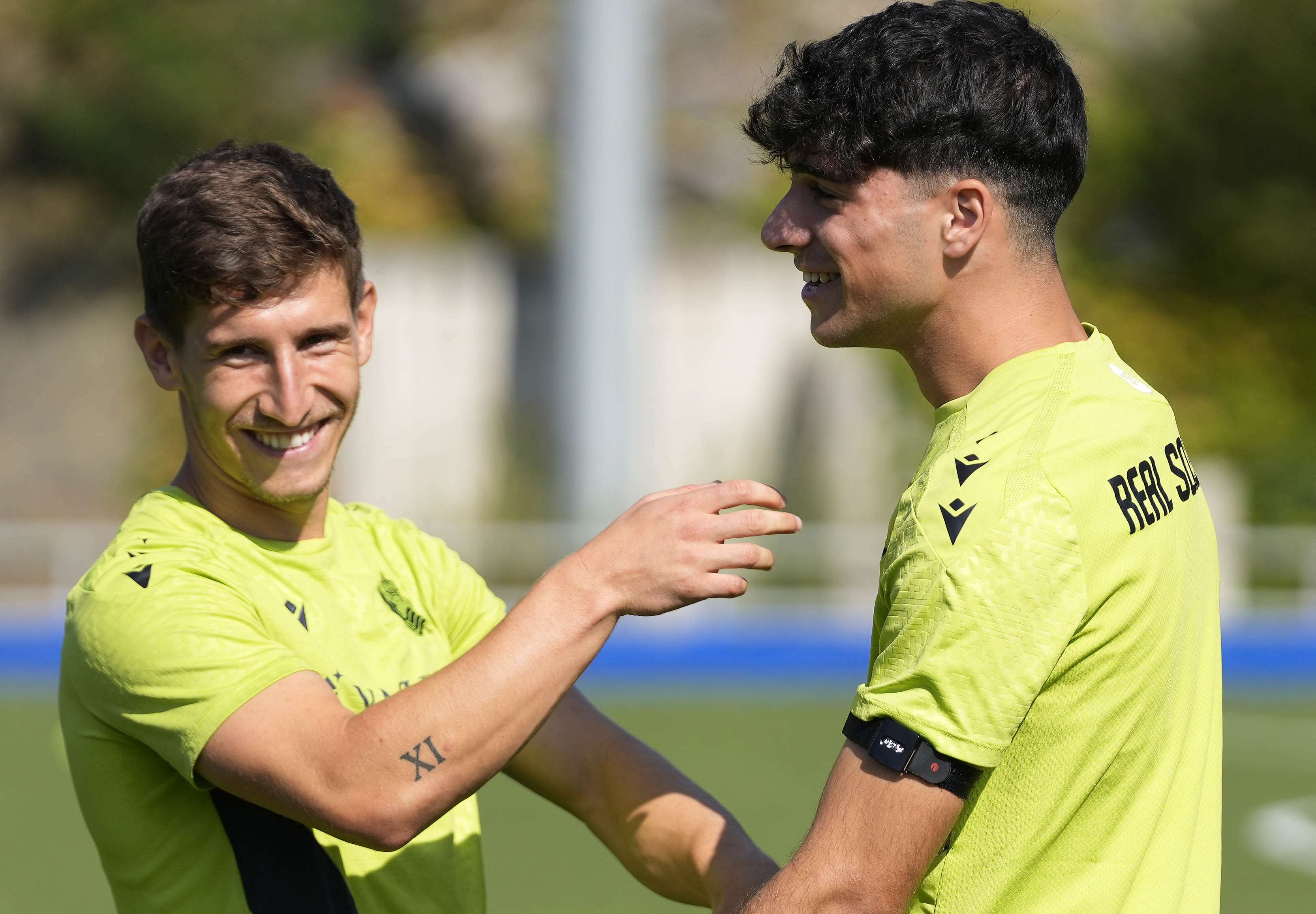 Aihen sonríe con Jon Martin en Zubieta.