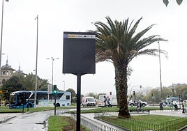 Uno de los paneles de menor tamaño ha sido instalado en la unión de paseo Colón y plaza Euskadi.