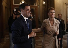 Imanol Pradales y María Chivite antes de su reunión de este miércoles.