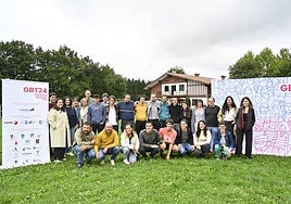 Bertsolari, antolatzaile eta babesleak, Apotzaga Elkartean egndako ekitaldian.