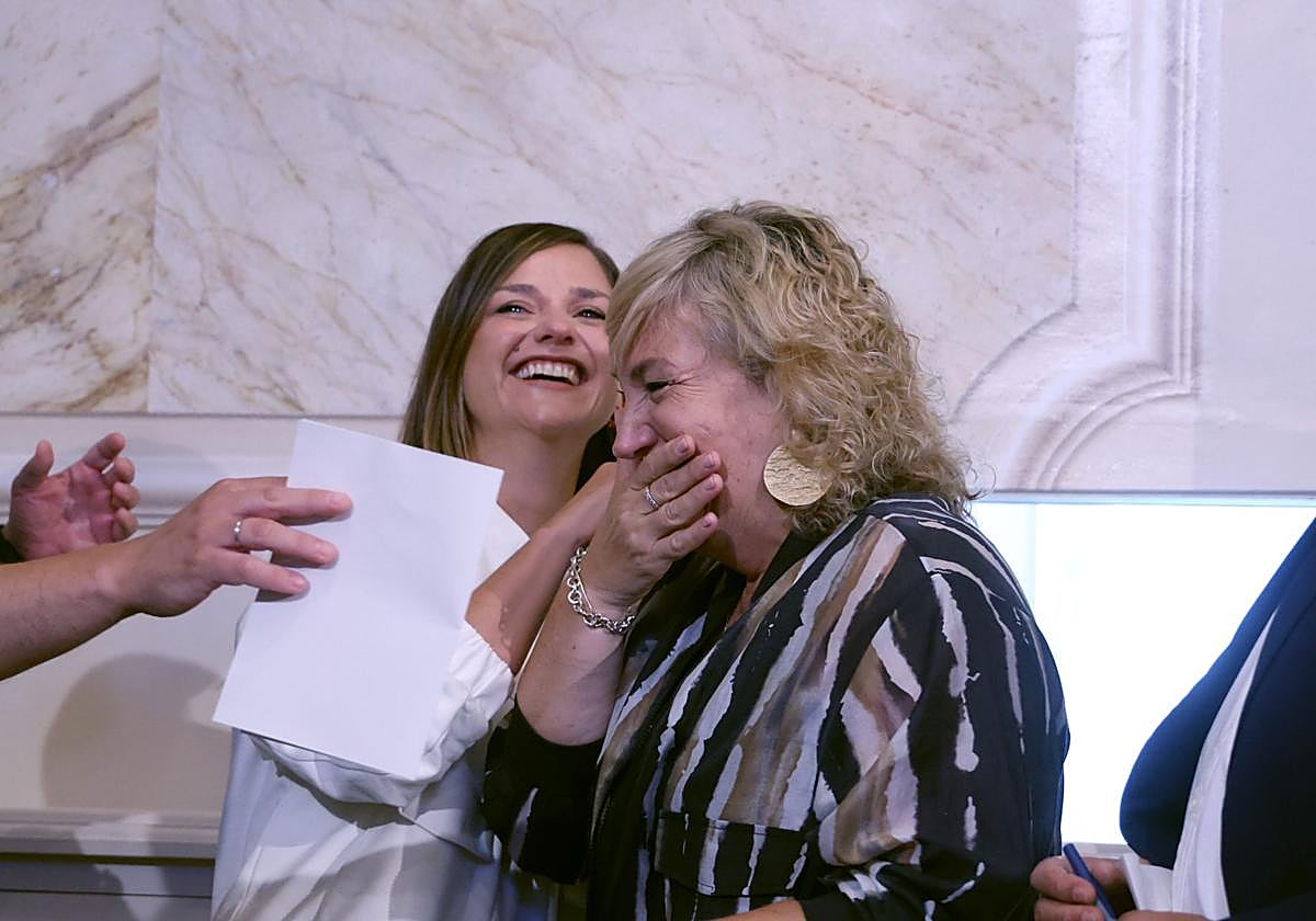 Cristina Lagé, junto a Oyarbide, fue la primera en llegar al Pleno de este jueves.