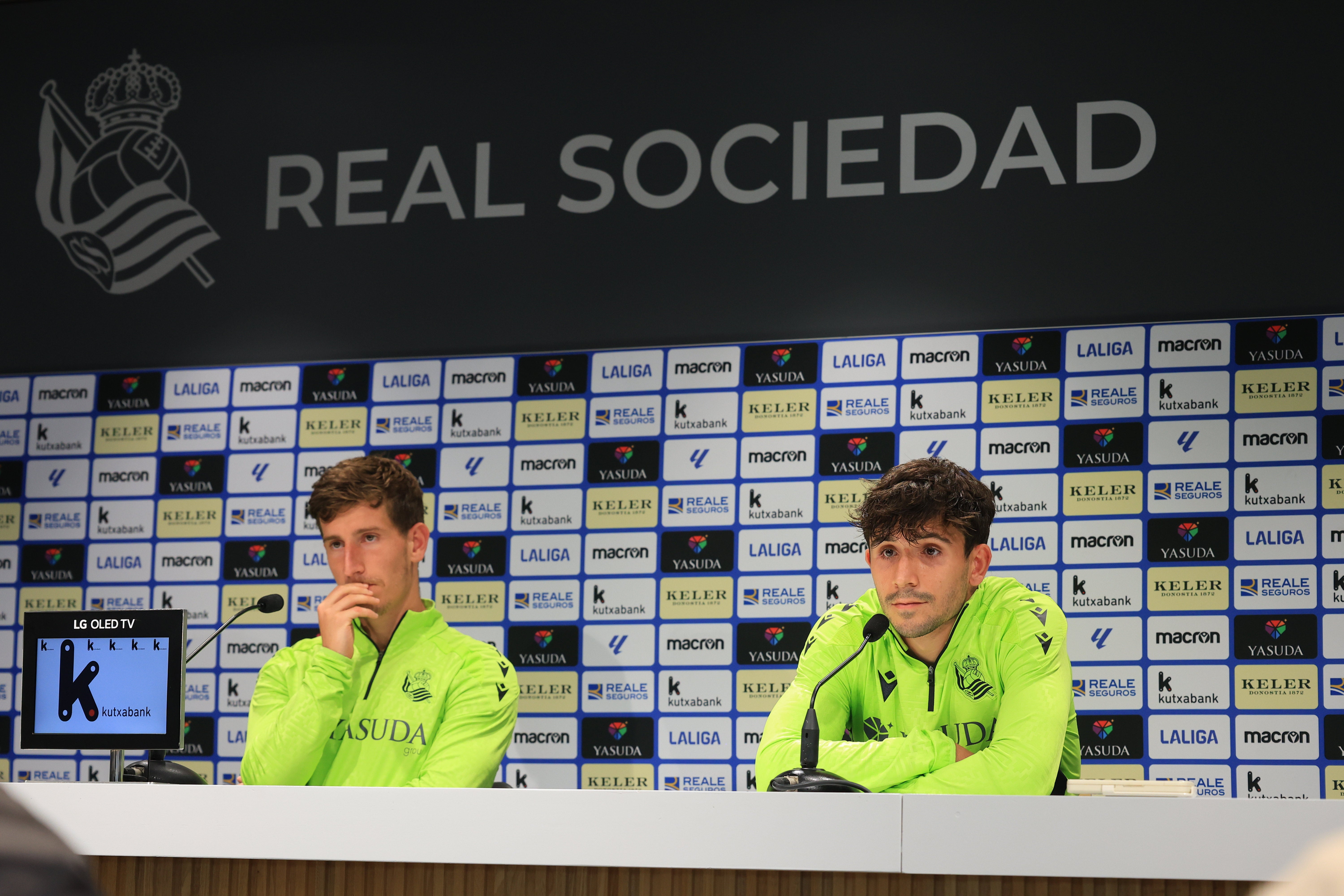 Aihen Muñoz y Pablo Marín durante su rueda de prensa en Zubieta