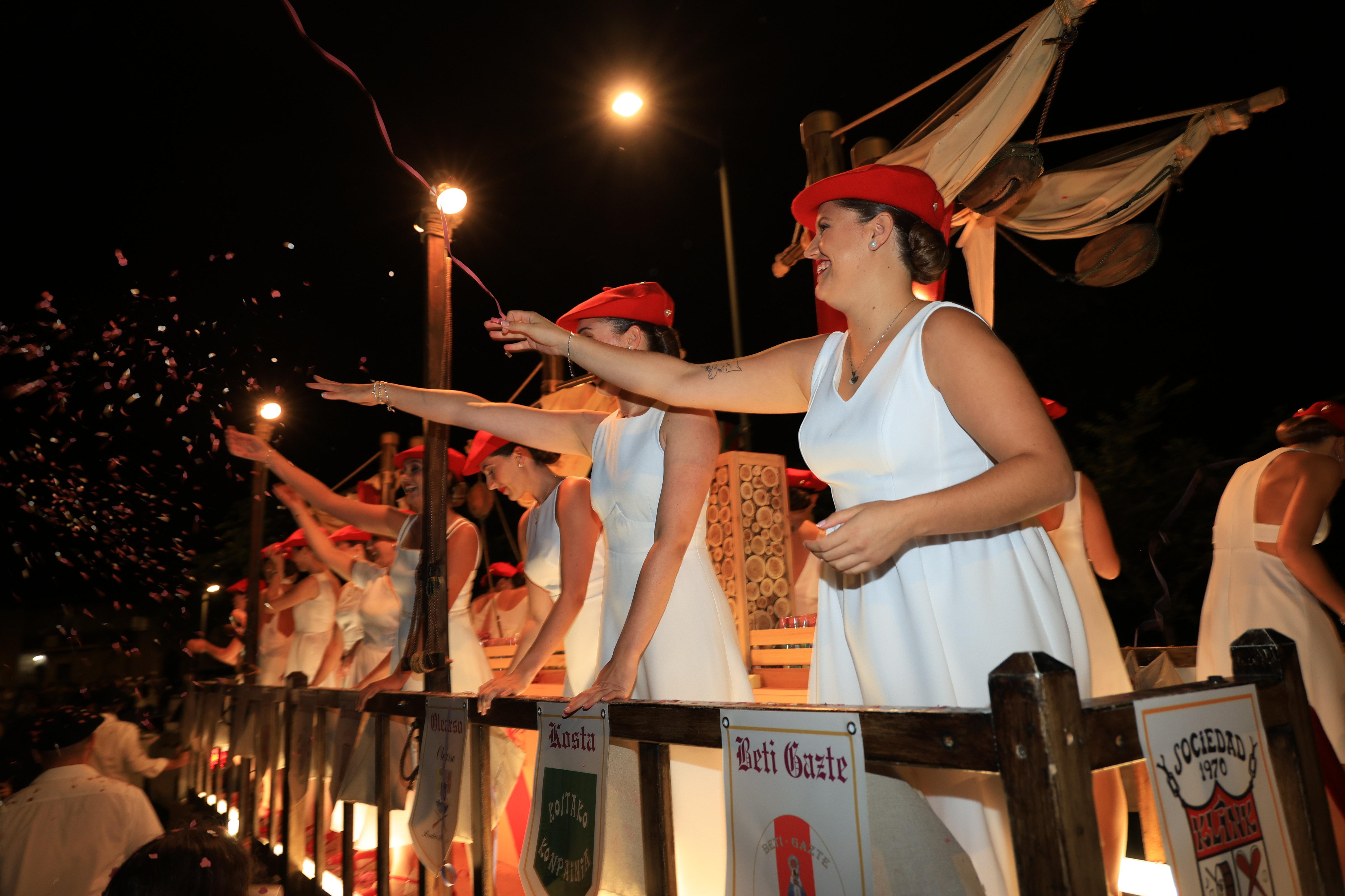 «Estamos todas con muchas ganas de que llegue el día del alarde»