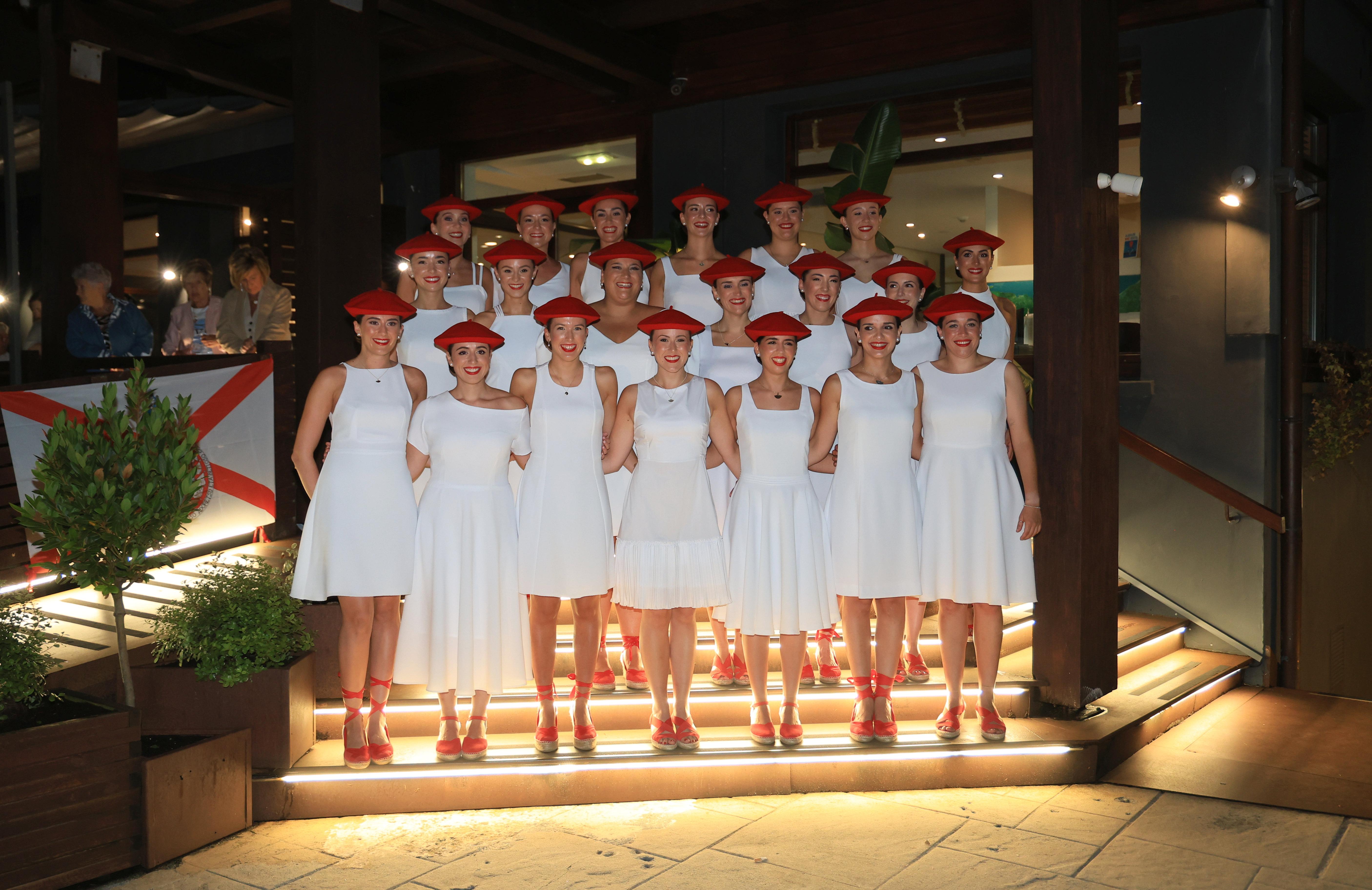 «Estamos todas con muchas ganas de que llegue el día del alarde»