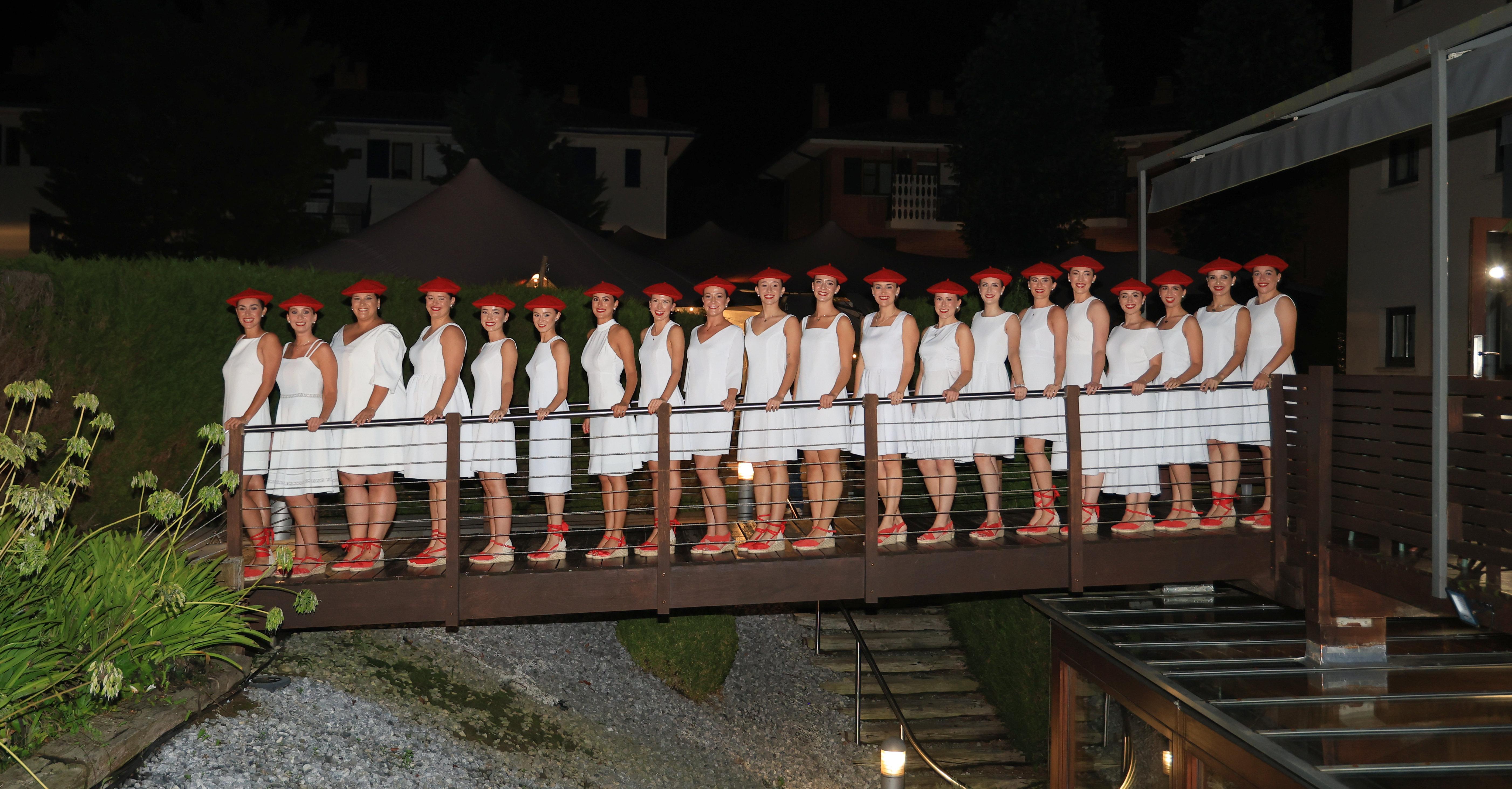 «Estamos todas con muchas ganas de que llegue el día del alarde»