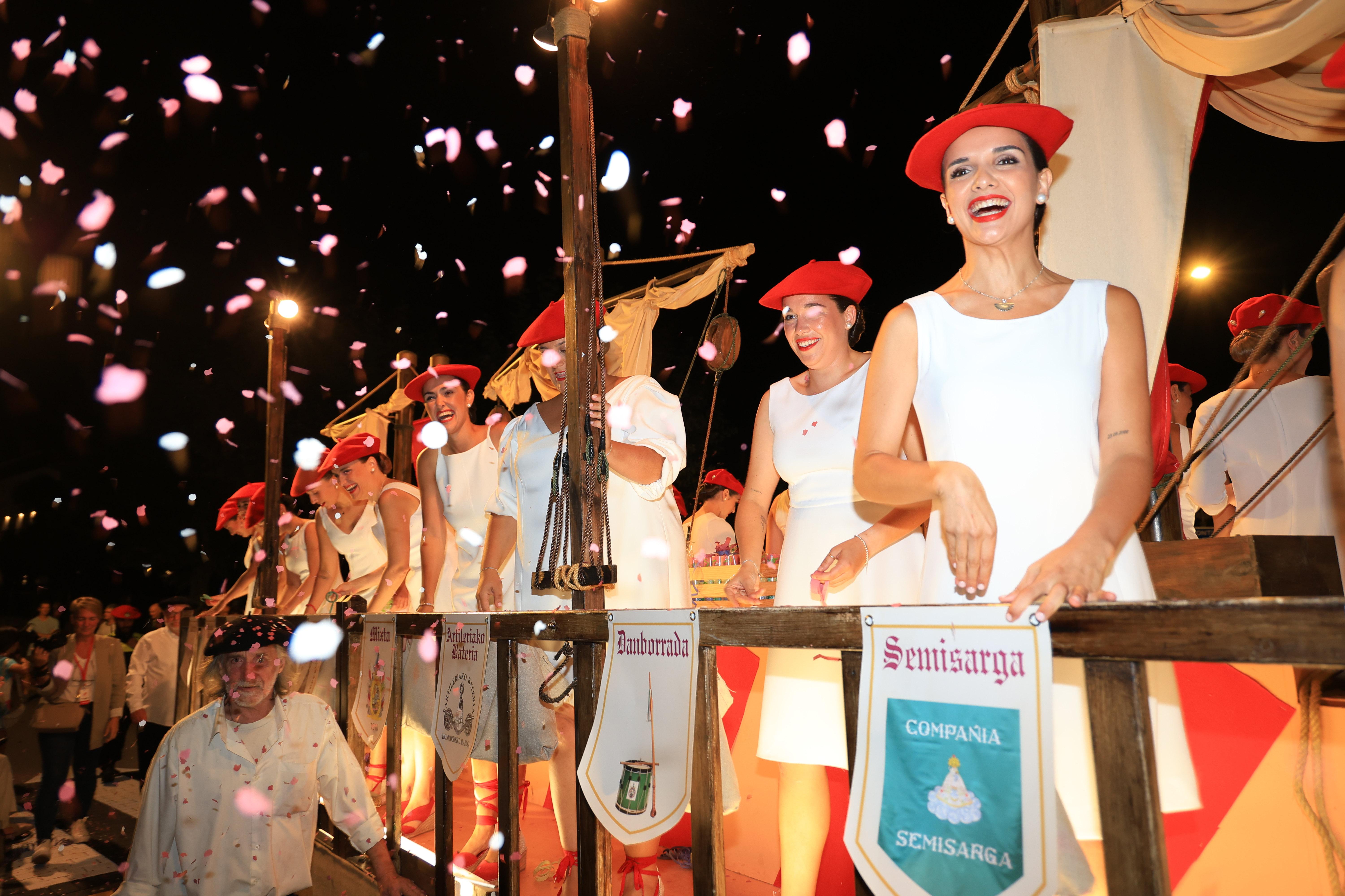 «Estamos todas con muchas ganas de que llegue el día del alarde»