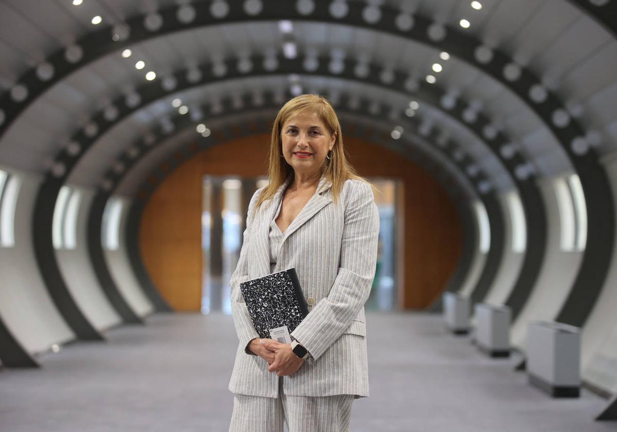 María Jesús San José, en Lakua, en el túnel de acceso a los despachos de la consejería de Justicia y Derechos Humanos.