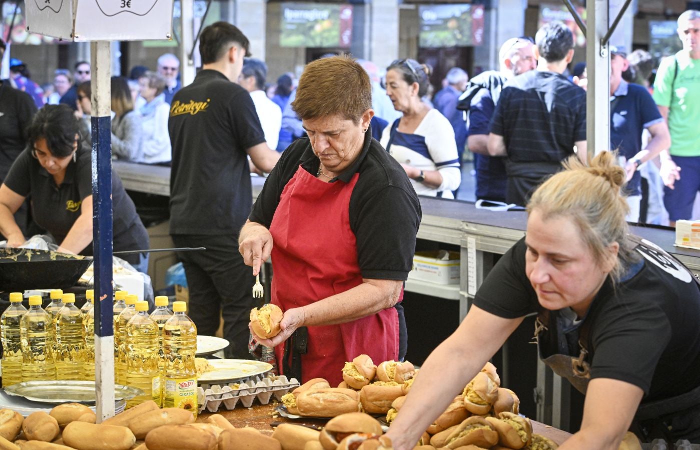 Gran ambiente en el Sagardo Eguna de Donostia
