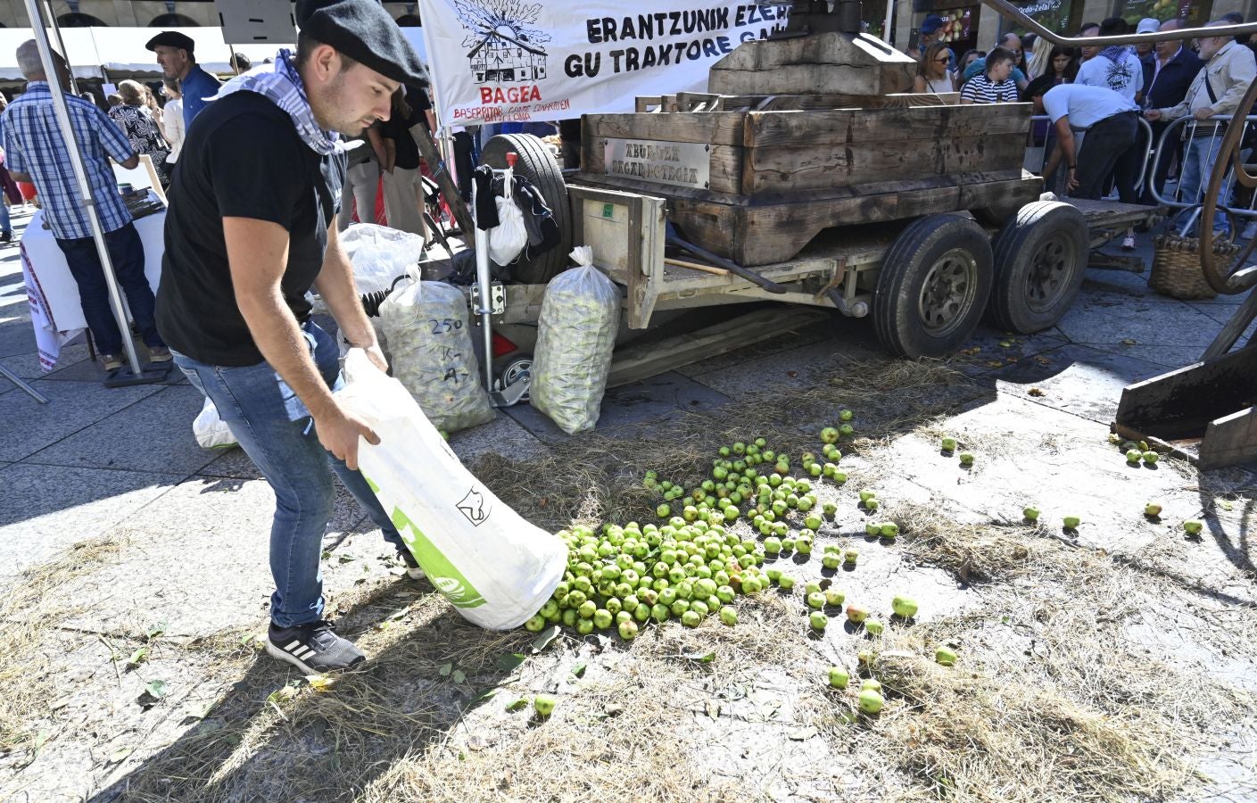 Gran ambiente en el Sagardo Eguna de Donostia