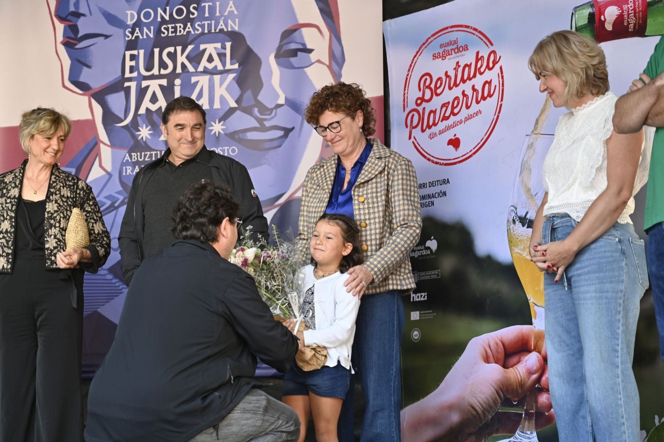 Gran ambiente en el Sagardo Eguna de Donostia