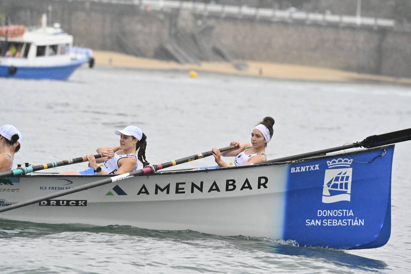 Arraun Lagunak logra su tercera Bandera de La Concha