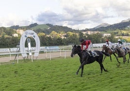 'El Caney' bate a 'Shelby' y 'Mandalorian' en el espejo de meta, ayer en el hipódromo de San Sebastián.