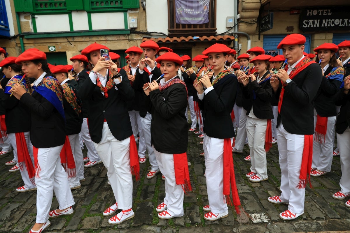 El desfile de la compañía Jaizkibel, en imágenes