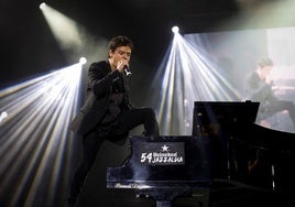 Jamie Cullum en su actuación en la Plaza de la Trinidad en 2019.