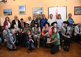 Homenajeados, familiares, miembros de la Red Comète y autoridades.