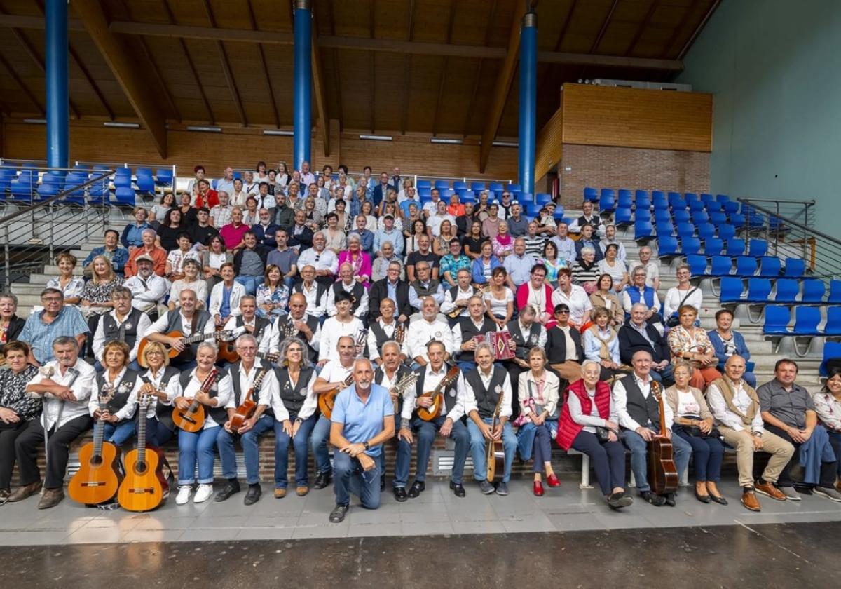 Gran fiesta del 60º aniversario de la rondalla