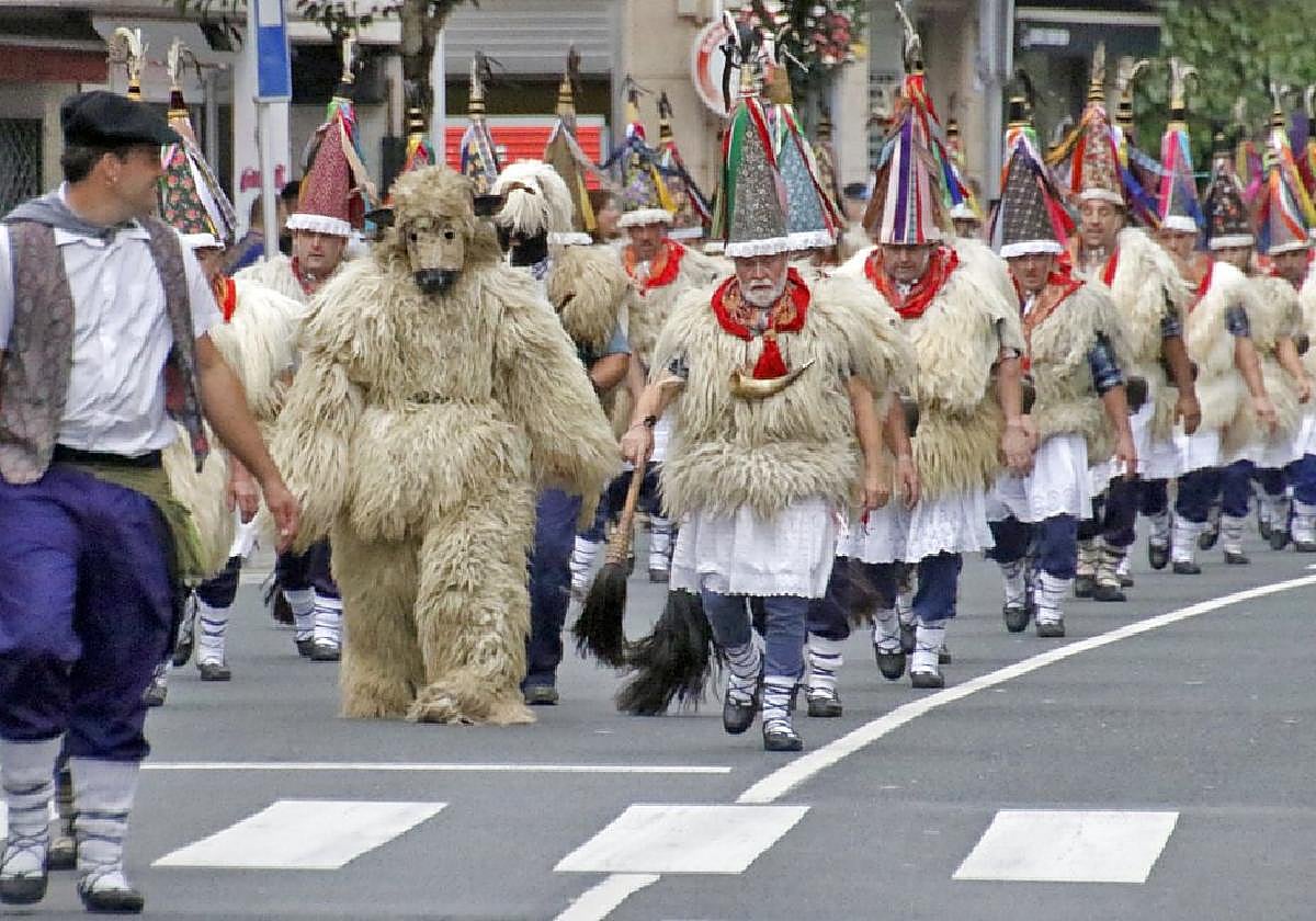 Joaldunak Mendeurrena ospatzeko xedez, inoiz baino gehiago etorri dira Zarautza Iturendik.