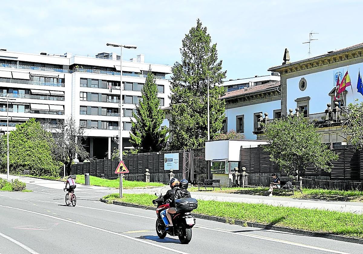 El caso del ertzaina que cambió de sexo: «No se puede hacer la ficción de que son dos personas distintas»