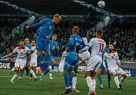 Oskarrson marcó merced a esta espectacular testarazo un precioso gol ante Montenegro