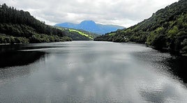El embalse del Añarbe, que abastece de agua a los habitantes de Donostialdea, supera el 76% de su capacidad de llenado.