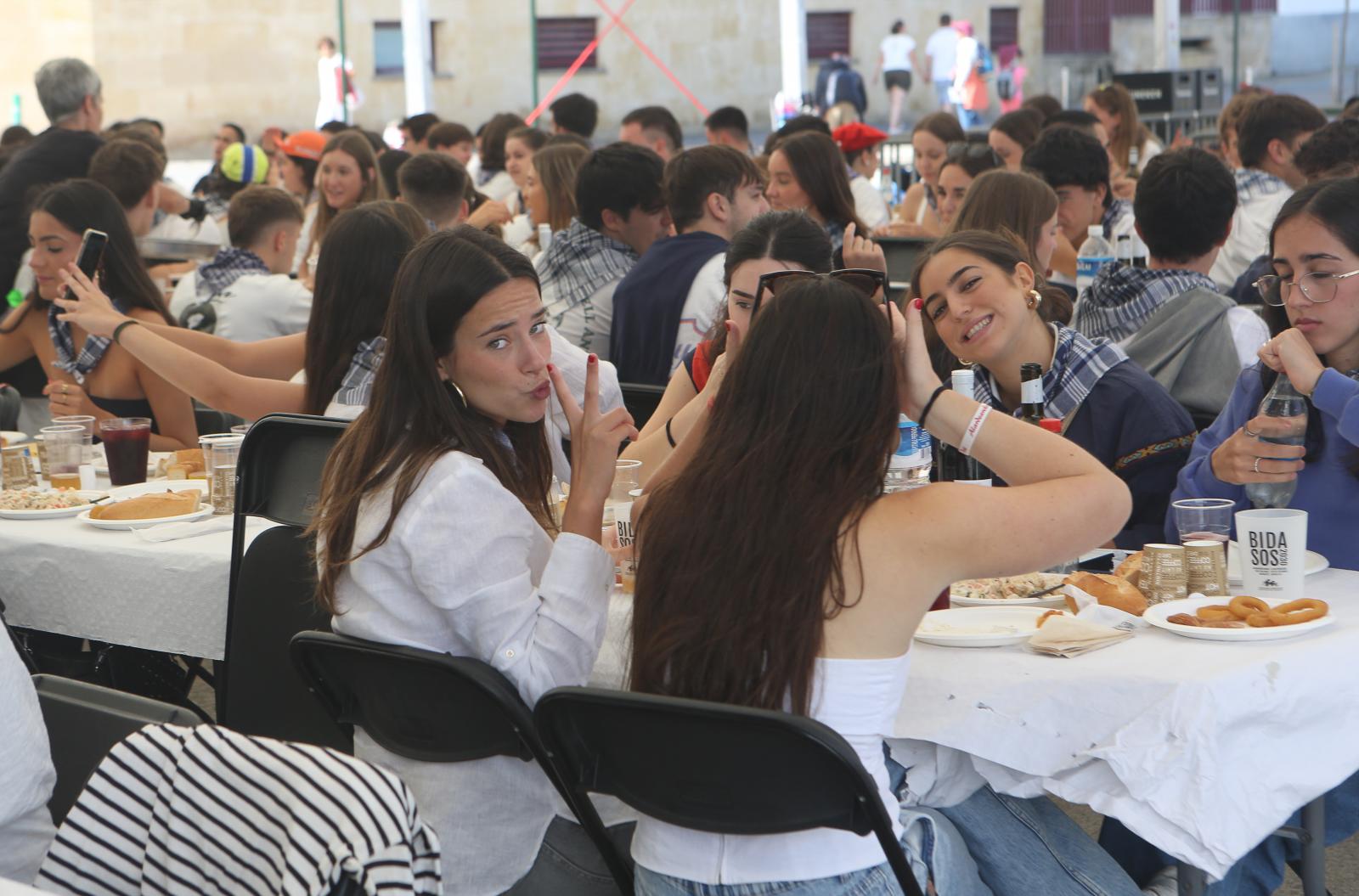 Buen ambiente en la comida de las cuadrillas y la de los jubilados