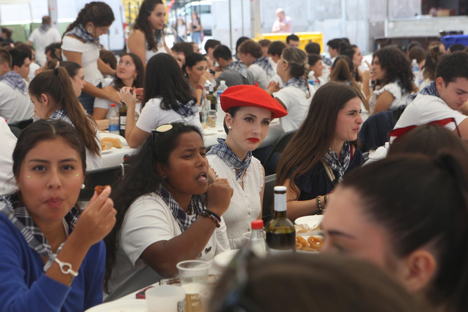 Buen ambiente en la comida de las cuadrillas y la de los jubilados