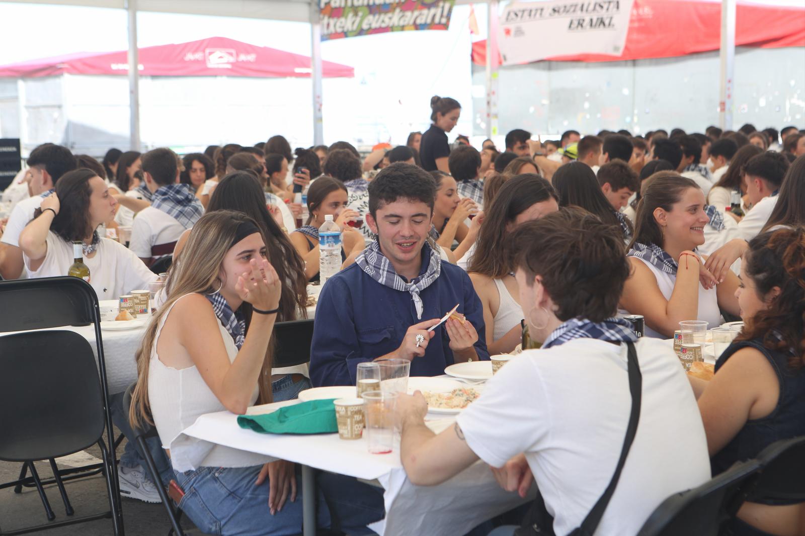 Buen ambiente en la comida de las cuadrillas y la de los jubilados