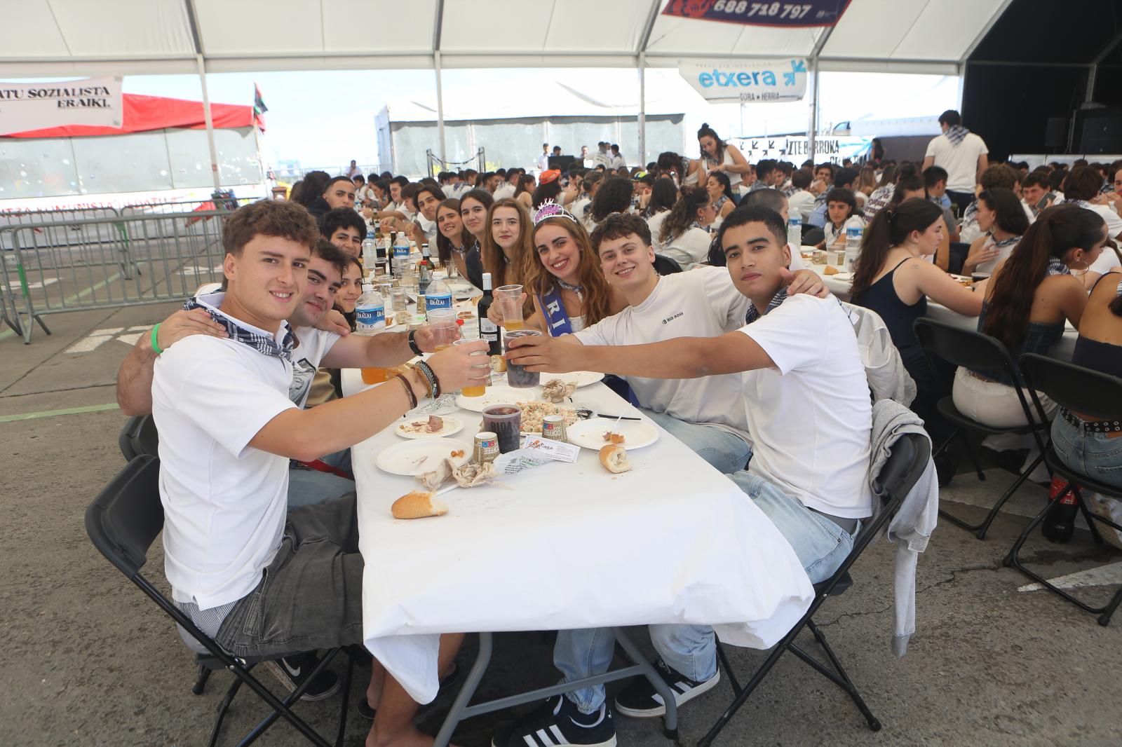 Buen ambiente en la comida de las cuadrillas y la de los jubilados