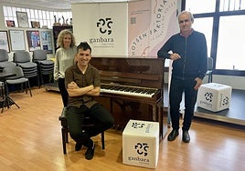 Arantzazu Murua (Hots), Aitor Biain (OGA) y Jabier Retegi (Aequus Ensemle), en la presentación.